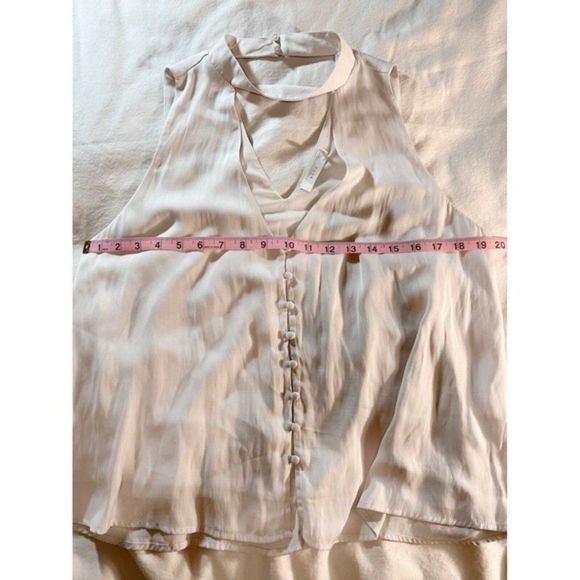 Lush Women Size Medium Sleeveless Top Blouse Ivory Button down Flow Elegant Soft - Picture 4 of 9